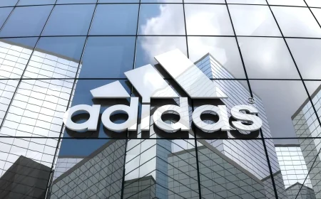 Adidas: Mai mult decât Trei Dungi – O Forță Inovatoare și un Fenomen Cultural Global