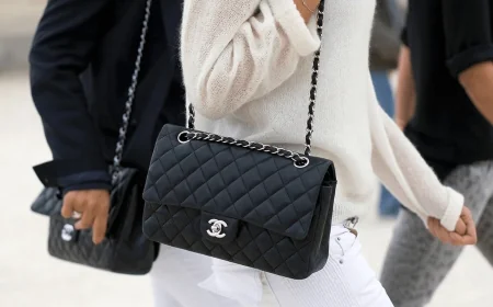 Geanta Chanel Boy: De la Rebeliune la Iconul Modern al Eleganței